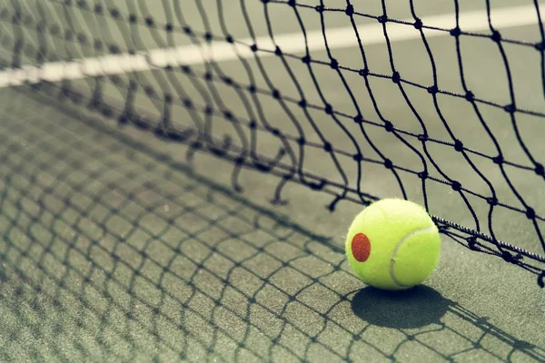 Tenis Kortunda Tenis Topu — Stok fotoğraf