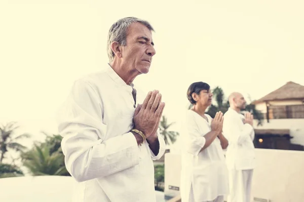 Grupo Personas Mayores Que Practican Yoga — Foto de Stock