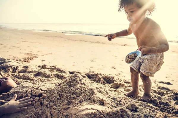 Little Kid Playing Beach — Stock Photo, Image