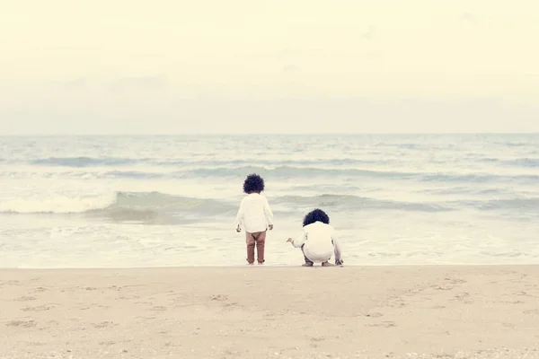Dzieci Bawiące Się Plaży — Zdjęcie stockowe