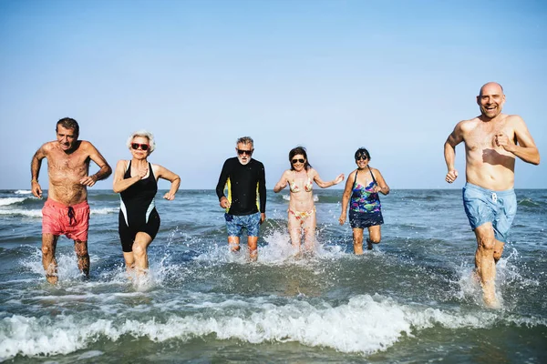 Senior Friends Enjoying Beach Summertime — Stock Photo, Image