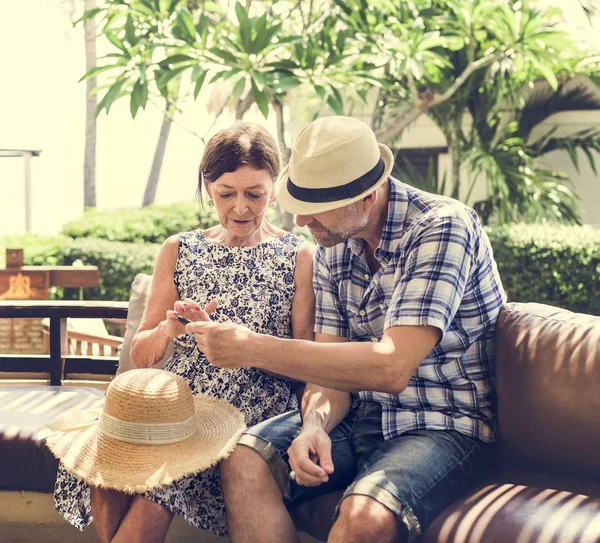 Pareja Esperando Vestíbulo Hotel — Foto de Stock