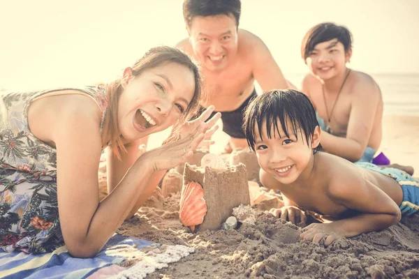 Asiatische Familie Urlaub — Stockfoto