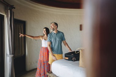 Bir otel odasına iade balayı