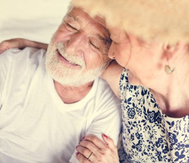 Güzel Olgun çift romantik tatil