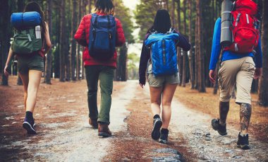 Bir yürüyüş macera gör