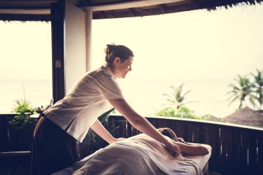 Bir Spa'da masaj masaj terapisti