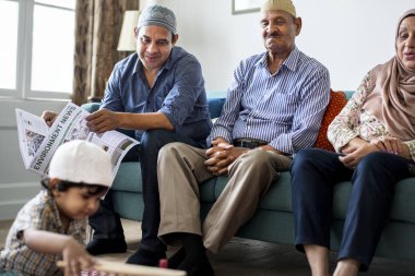 Müslüman aile içinde belgili tanımlık ev rahatlatıcı