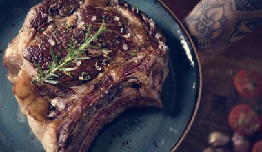 Garnitür gıda fotoğraf tarifi fikir bir plaka üzerinde tomahawk