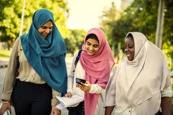 Muslimští Přátelé Spolu — Stock fotografie