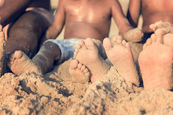 Família Brincando Juntos Praia — Fotografia de Stock