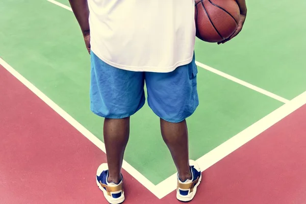 Seorang Pria Lapangan Basket — Stok Foto