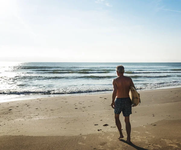 Surfista Uma Praia Agradável — Fotografia de Stock