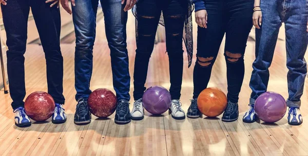 Temps Avec Des Amis Une Piste Bowling — Photo