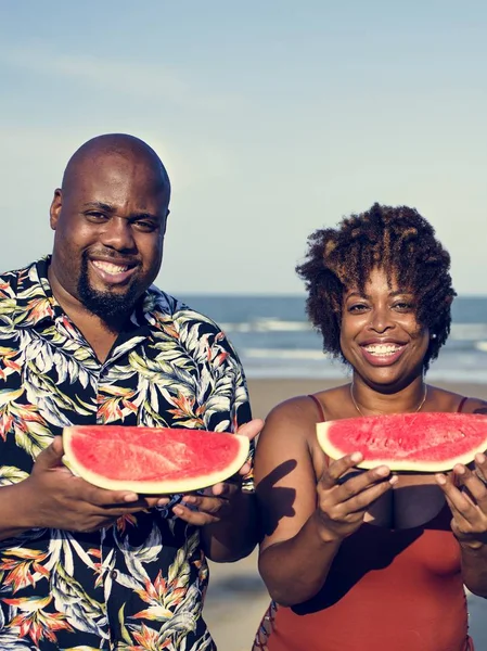 Couple Eating Watermelon Beach — Stock Photo, Image