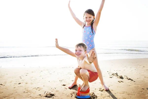 Діти Грають Пляжі — стокове фото