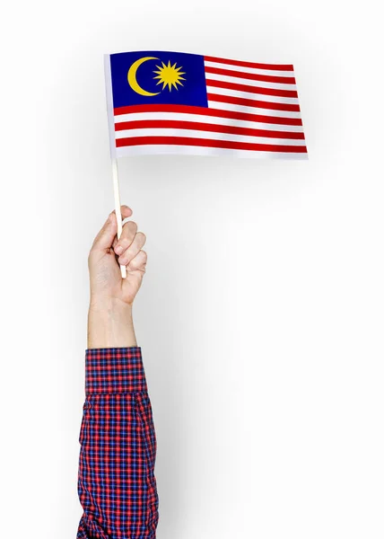 Человек Размахивающий Флагом Малайзии — стоковое фото
