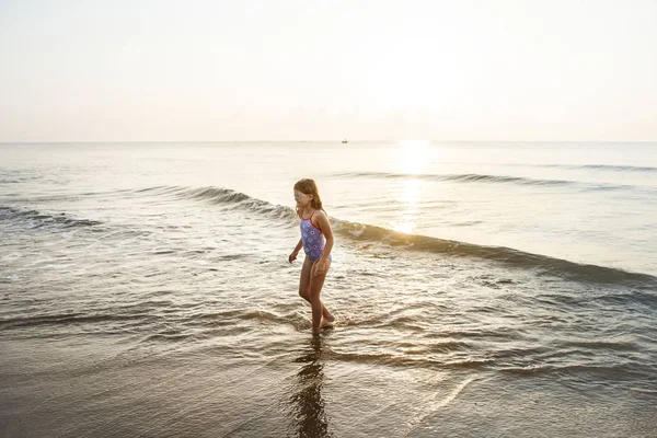 Małe Dziecko Gra Plaży — Zdjęcie stockowe