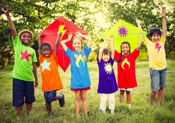 Diverse Kinderen Spelen Het Park — Stockfoto