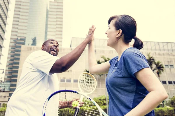 Paar Spielt Tennis Als Team — Stockfoto