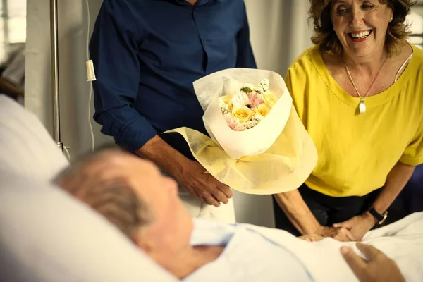 Homem Idoso Doente Que Fica Hospital — Fotografia de Stock