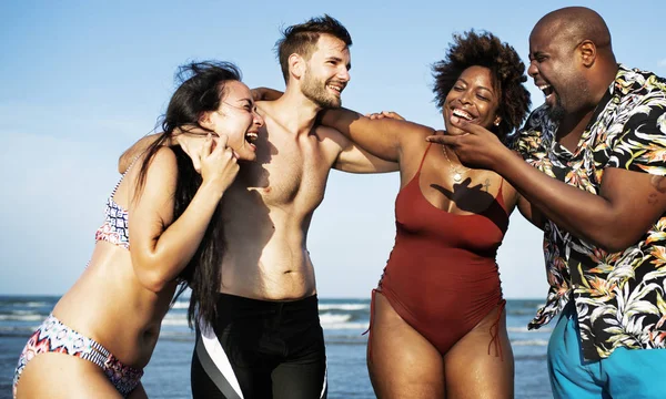 Amigos Divirtiéndose Playa — Foto de Stock