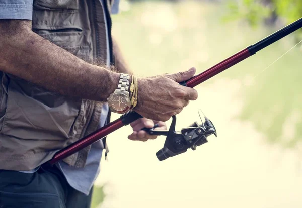 Teilansicht Des Menschen Der Mit Dem Angelstock Fischt — Stockfoto