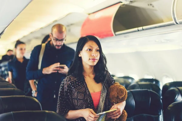 Chica Asiática Viajando Avión —  Fotos de Stock