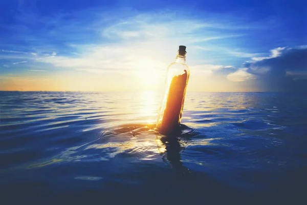 Meddelande Flaska Som Flyter Havet — Stockfoto