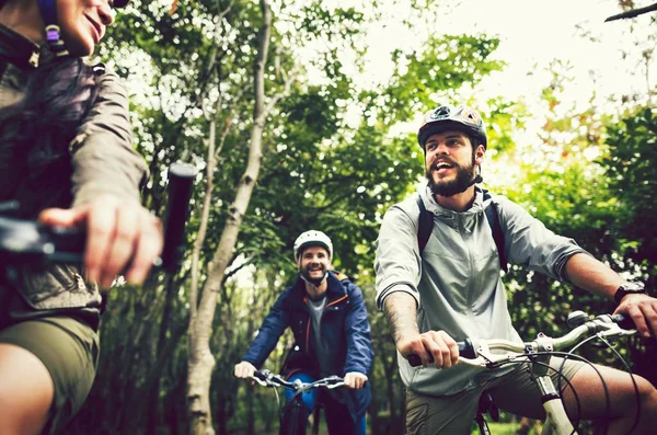 Group Friends Riding Mountain Bike Forest — Stock Photo, Image