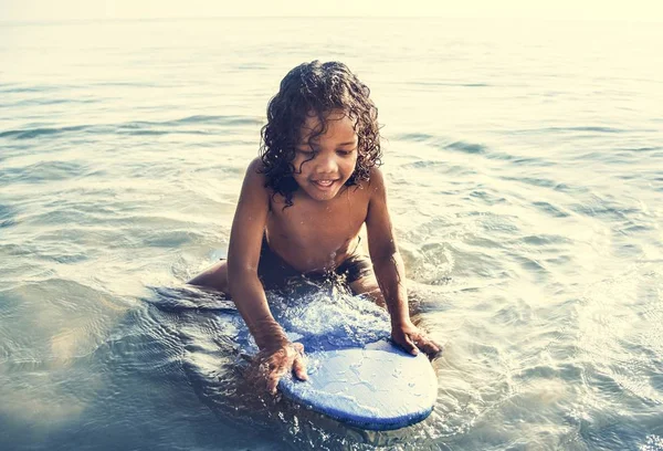 Ragazzino Che Gioca Spiaggia — Foto Stock