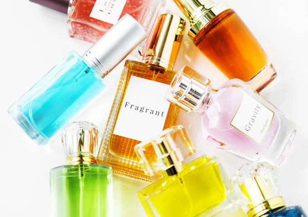 Coleção Pequenas Garrafas Perfume — Fotografia de Stock