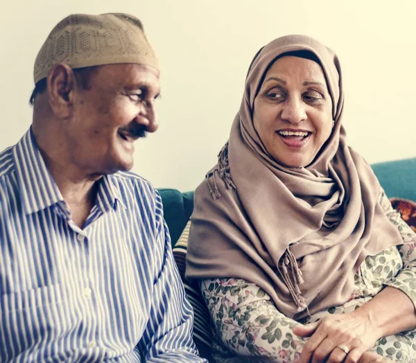 Olgun Müslüman çift evde