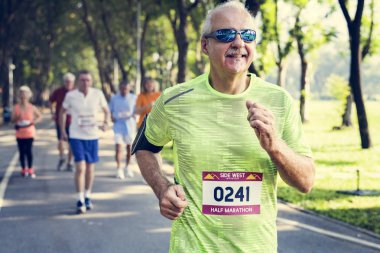 Üst düzey sporcular Parkı'nda çalışan insanlar