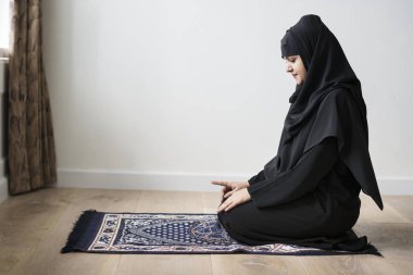 Müslüman kadının Teşehhüt duruş dua