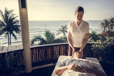 Bir Spa'da masaj masaj terapisti