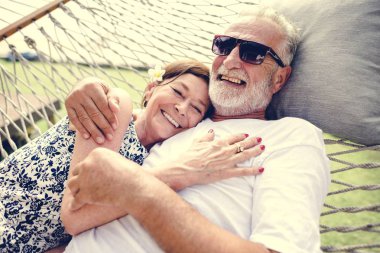 Güzel Olgun çift romantik tatil