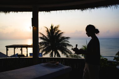 Masaj terapisti bir spa adlı çalışma