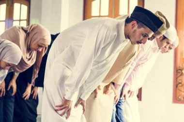 Müslüman da camide dua