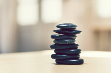 Küme içinde yığılmış taşlar