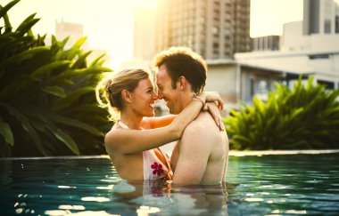 Romatic çift bir tatil keyfini