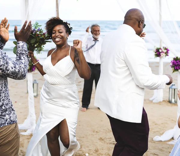 Афро Американських Пари Одружитися Пляжі — стокове фото