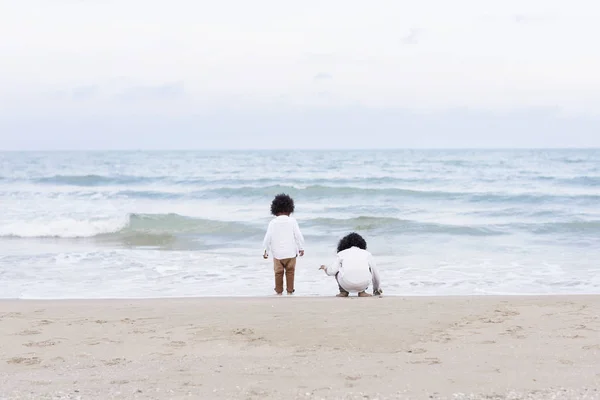 Niños Jugando Playa —  Fotos de Stock