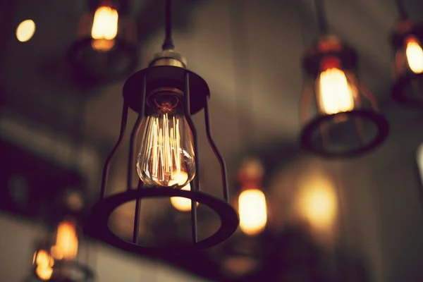 Lámparas Vintage Colgando Del Techo — Foto de Stock
