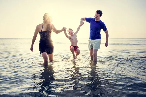 Familie Spelen Het Strand — Stockfoto