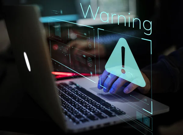 Hacker Mit Notizbuch Programmiersoftware Warnschild Und Ausrufezeichen — Stockfoto