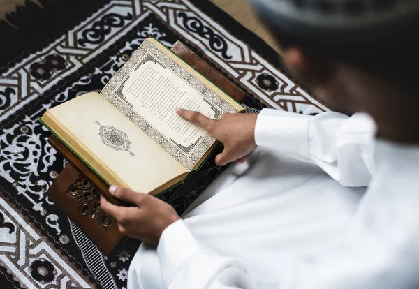 Top View Muslim Man Reading Quran Cropped Image Prayer Pointing — Stok Foto