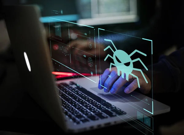 Hacker Mit Laptop Licht Und Spinnensymbol — Stockfoto