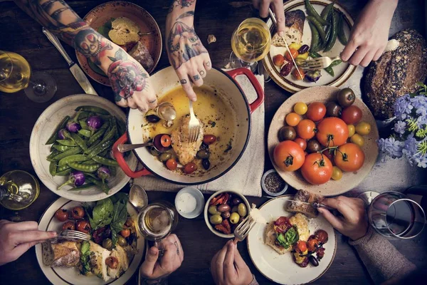 Volwassenen Tijdens Een Diner Partij Voedsel Fotografie Recept Idee — Stockfoto