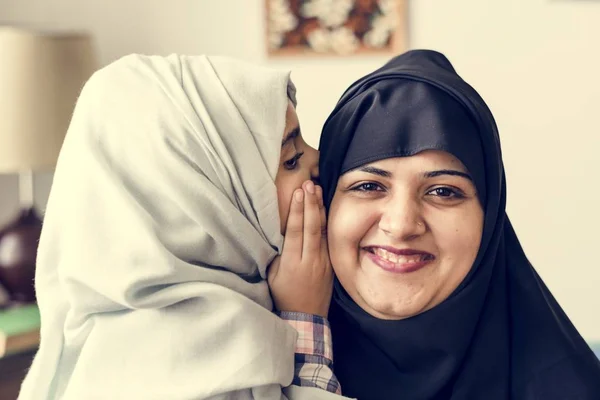 Γλυκό Μουσουλμανική Μητέρα Και Κόρη — Φωτογραφία Αρχείου